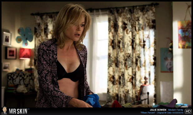 Julie Bowen in black bra; Celebrity 