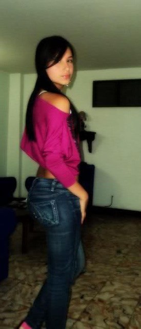 Le quedan bien Los jeans , muy linda @vecinabella #SexySunday... on Twitpic; SFW 